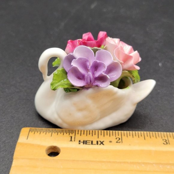 Vintage Aynsley Bone China Hand Modelled Swan With Flowers Figurine From England - Picture 11 of 12